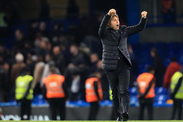 Antonio Conte langsung menuju ke tengah lapangan saat pertandingan telah usai. Copyright: INDOSPORT