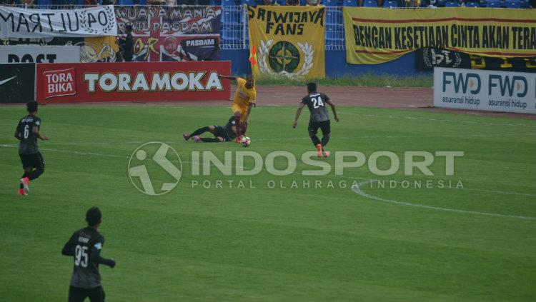 Sriwijaya Fc saat mengalahkan Persegres 10-2 Copyright: INDOSPORT/Muhammad Effendy