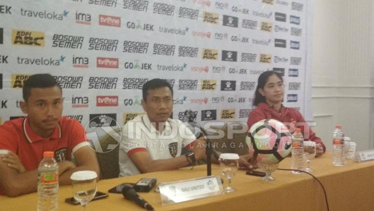 Ricky Fajrin dan Widodo C Putro di konferensi pers Copyright: INDOSPORT/Basri