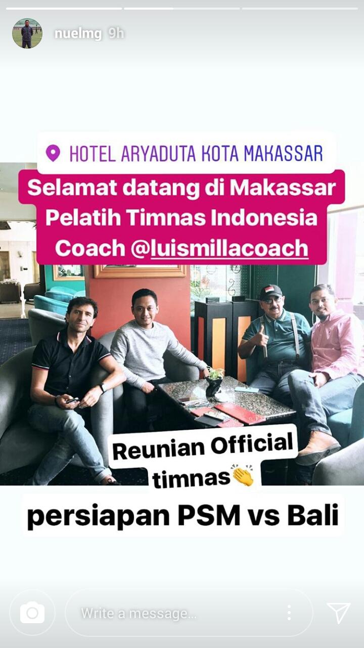 Luis Milla dan ofisial Timnas Indonesia menyaksikan laga PSM Makassar dan Bali United. Copyright: Instagram/Nuelmg