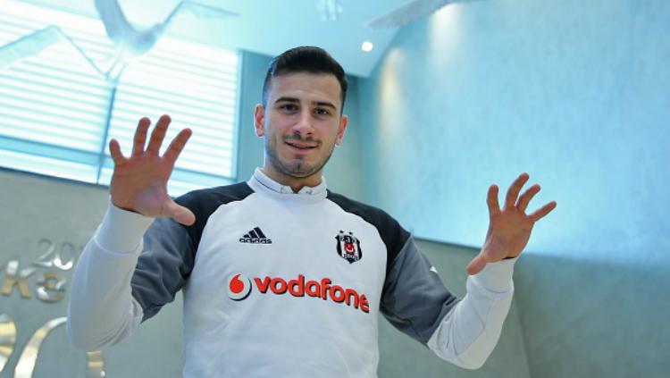 Pemain Besiktas, Oguzhan Ozyakup. Copyright: INDOSPORT