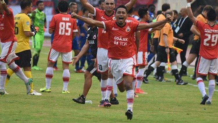 Ramdani Lestaluhu gembira usai laga melawan Persib. Copyright: Instagram/@persijajkt