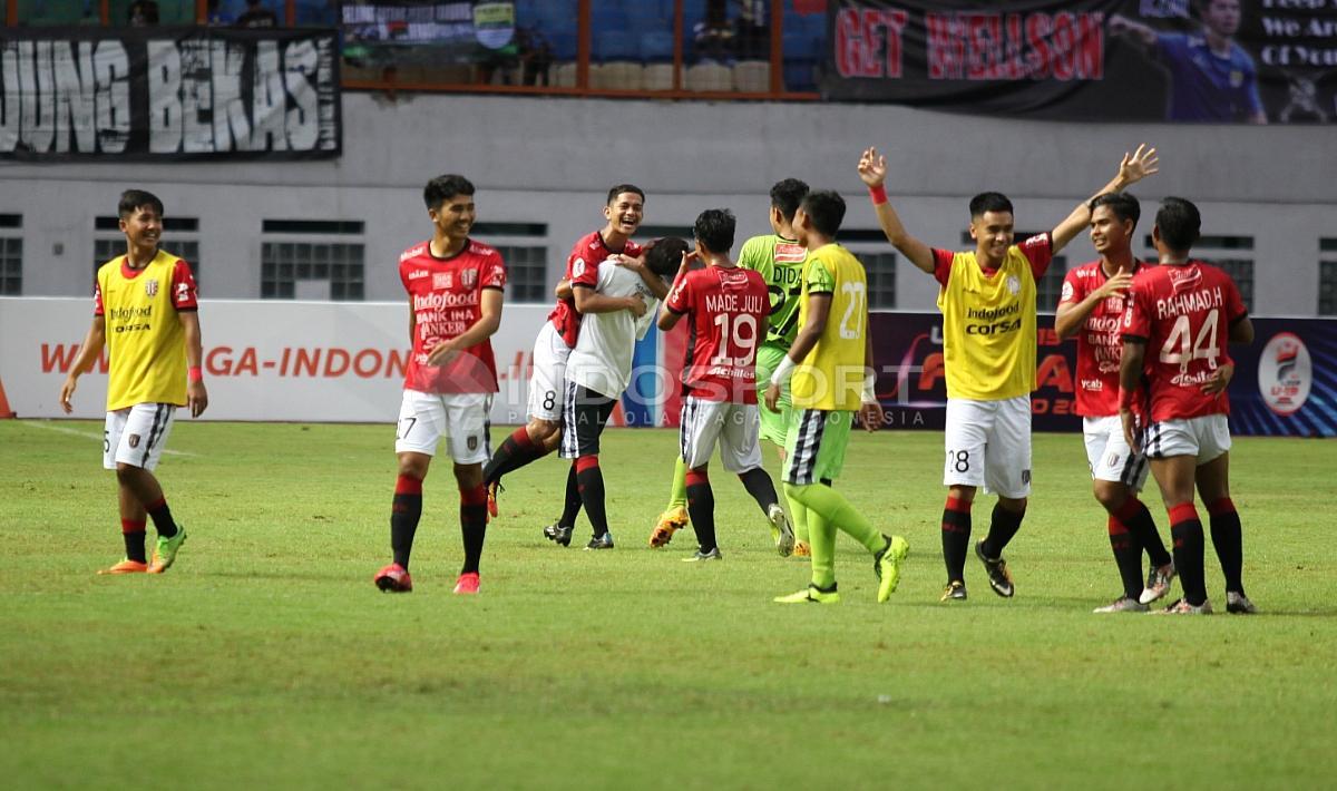 Selebrasi para pemain Bali United U-19 melawan Borneo FC U-19. Herry Ibrahim/INDOSPORT
