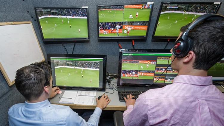 Video Assistant Referee. Copyright: FIFA.com