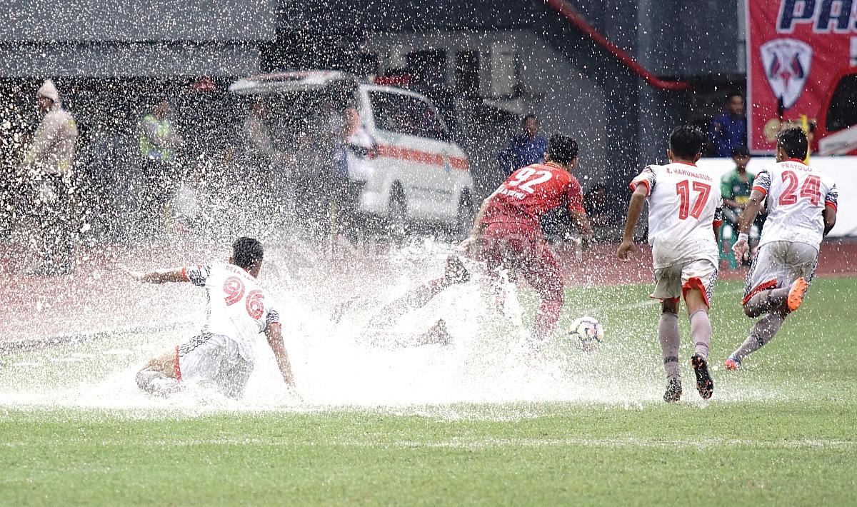 Situasi pertandingan antara Persis Solo melawan Martapura FC. Herry Ibrahim/INDOSPORT Copyright: Herry Ibrahim/INDOSPORT