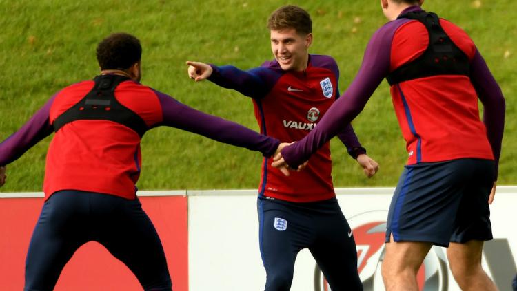 John Stones mengikuti sesi latihan timnas Inggris Copyright: INDOSPORT