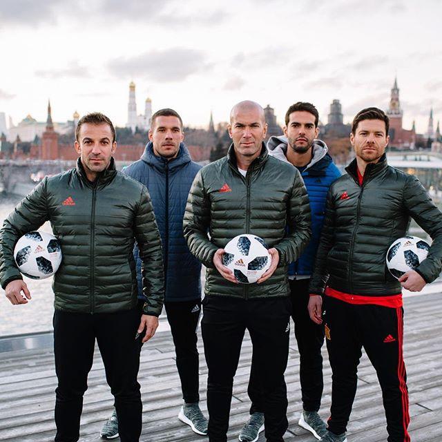 Zinedine Zidane, Lukas Podolski, Xabi Alonso, Kaka, dan Alessandro Del Piero. Copyright: Instagram/Zidane