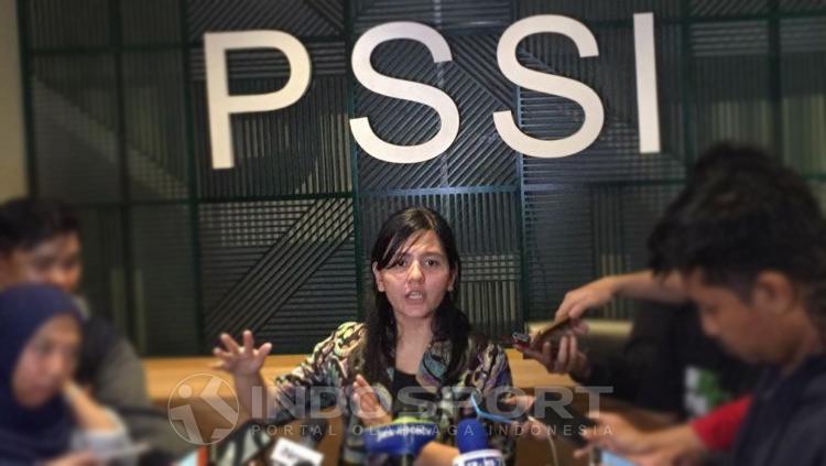 Sekjen PSSI, Ratu Tisha Destria tengah mengadakan jumpa pers di Kantor PSSI. Copyright: Muhammad Adiyaksa/INDOSPORT