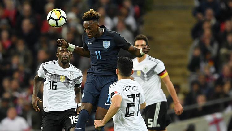 Aksi Tammy Abraham bersama Inggris saat melawan Jerman. - INDOSPORT