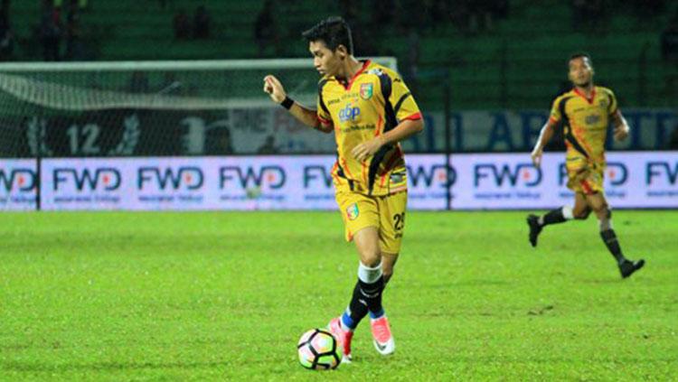 Septian David Maulana saat memperkuat Mitra Kukar. Copyright: Goal