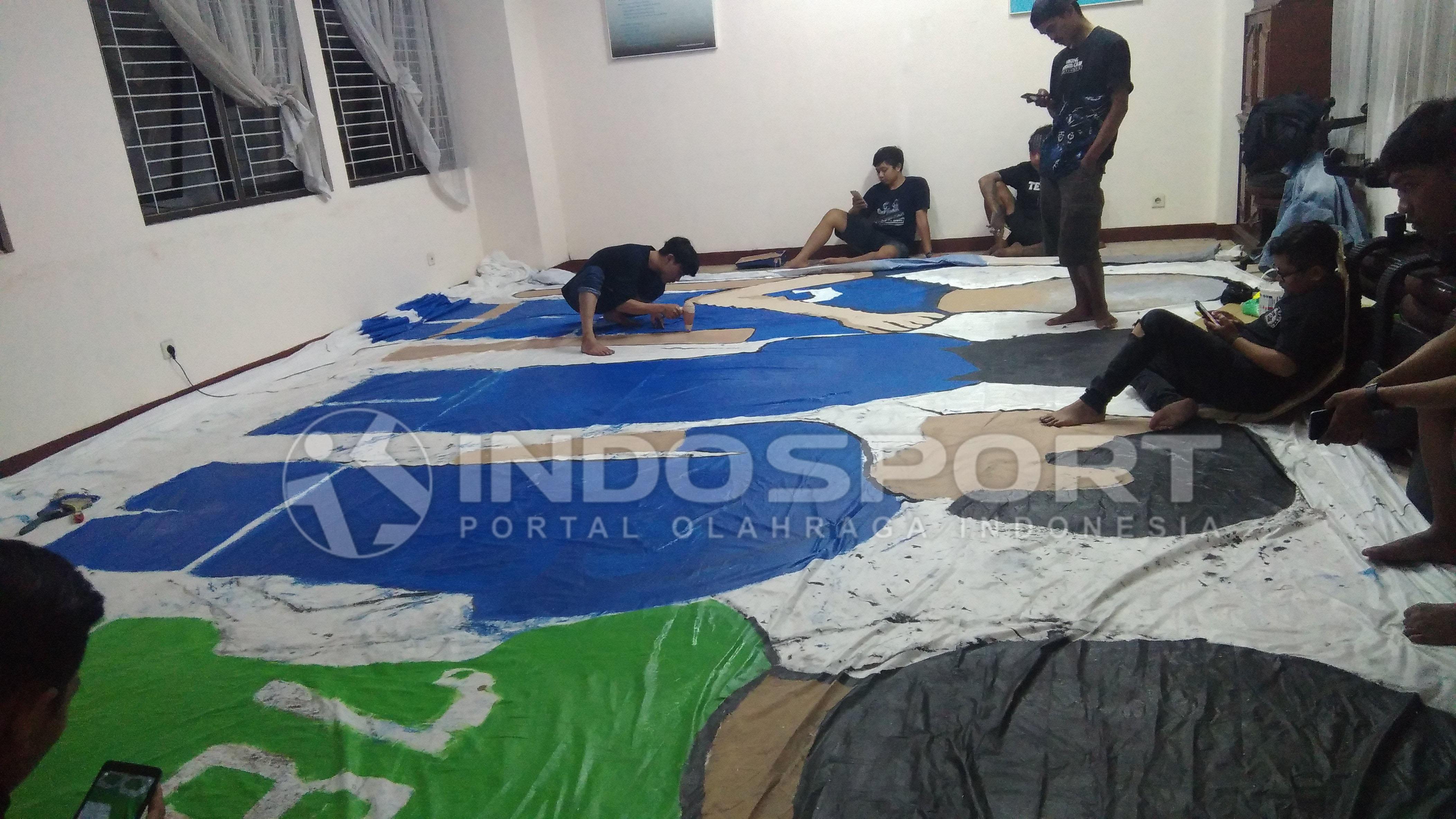 Bobotoh tengah menyiapkan kejutan untuk para pemain Persib Bandung. Copyright: INDOSPORT