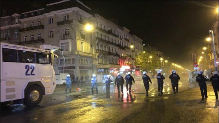 Pihak kepolisian melakukan pengawasan karena selebrasi pendukung Timnas Maroko berakhir dengan ricuh. Copyright: thenews.com