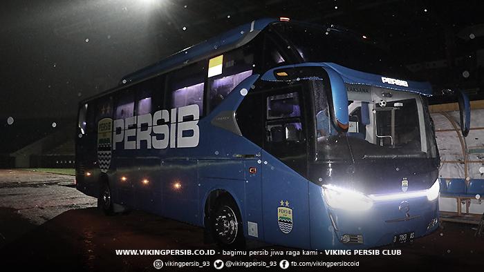 Kondisi bus Persib Bandung usai diserang Bobotoh. Copyright: http://vikingpersib.co.id