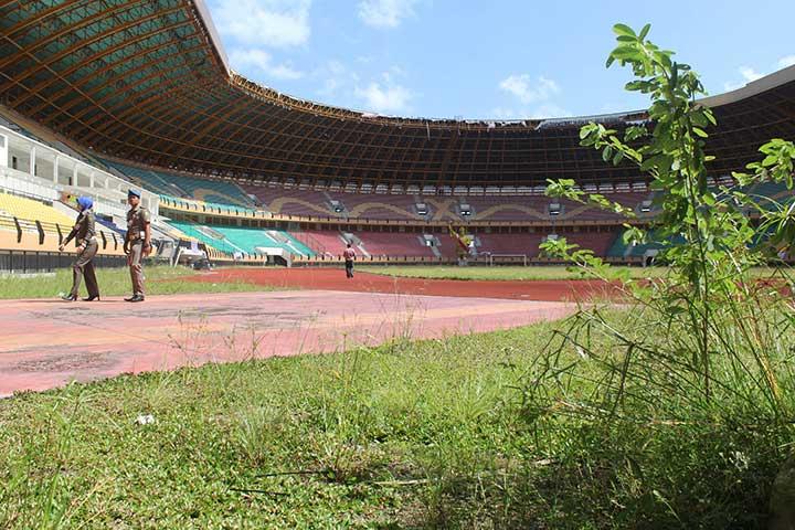 Stadion Utama Bekas PON Riau yang terbengkalai. Copyright: Media Indonesia