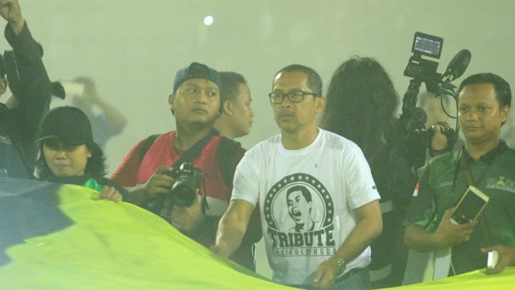 Aji Santoso di Tribute Match Choirul Huda Copyright: INDOSPORT/Ian Setiawan