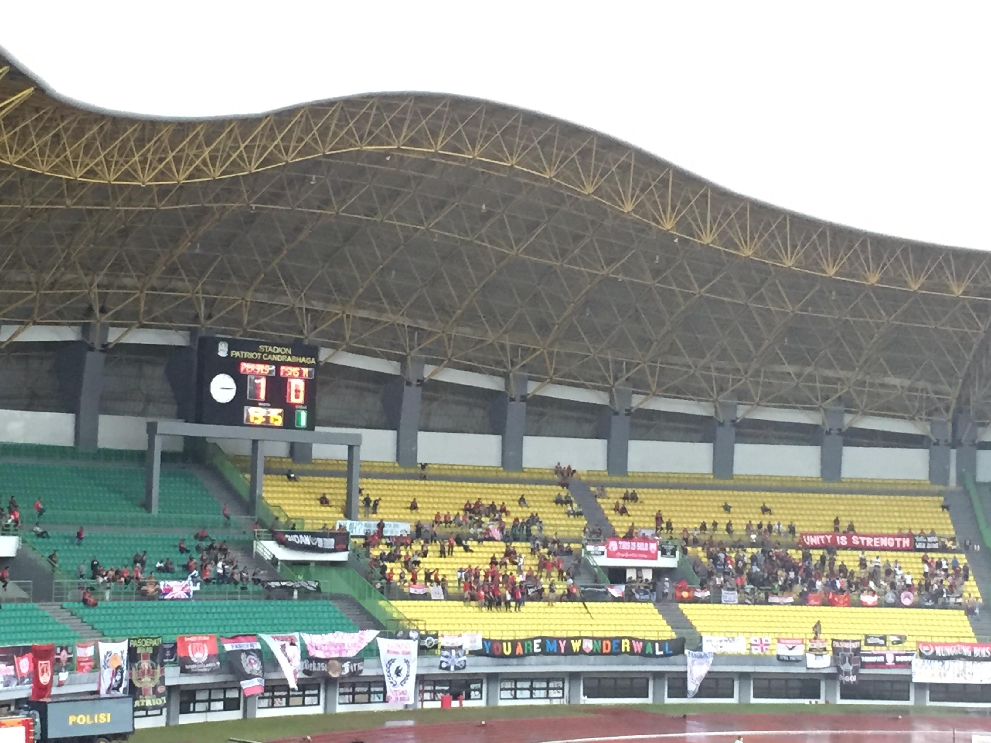 Suasana Pertandingan Persis Solo vs PSMS Copyright: INDOSPORT/Adiyaksa