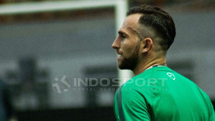 Ilija Spasojevic ikut latihan bersama Timnas. Copyright: Petrus Manus Da Yerimon/INDOSPORT