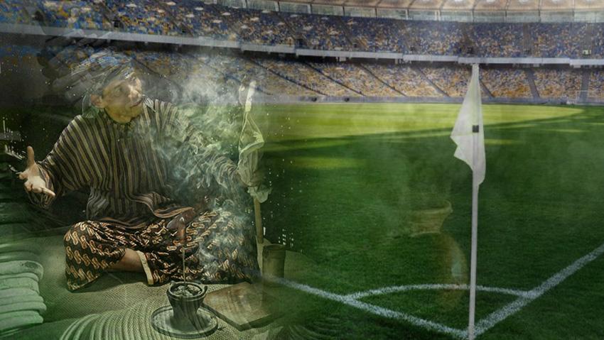 Percaya tidak percaya, meski zaman sudah modern, praktek perdukunan masih terjadi di sepakbola Indonesia.