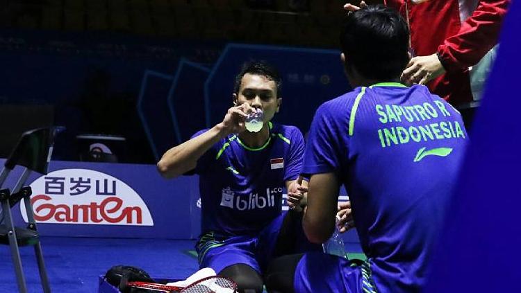 Pasangan ganda putra Indonesia Muhammad Ahsan/Rian Agung Saputro harus tertahan di semifinal. Copyright: Twitter@INABadminton