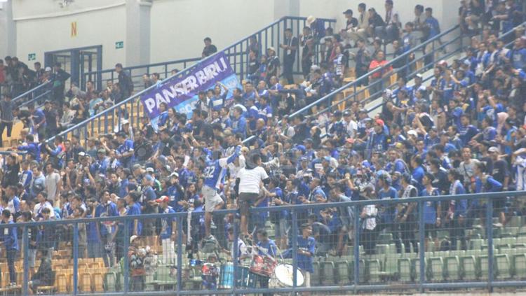 Suporter PSIS Semarang. Copyright: Arif Rahman/INDOSPORT