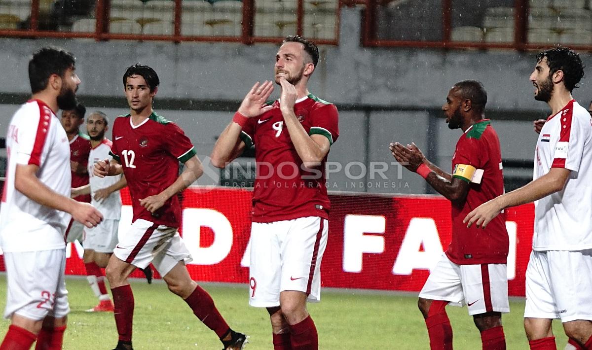 Ekspresi wajah Ilija Spasojevic saat gagal mengamankan peluang. Herry Ibrahim/INDOSPORT