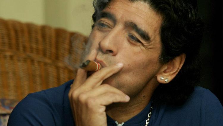 Diego Maradona Merokok. Copyright: Vice Sport