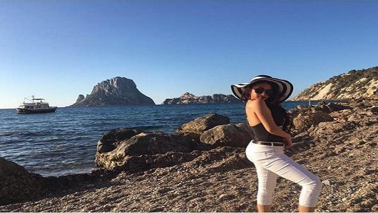 Ariel Tatum Hot Berbikini di Pantai, Netizen: Berbuka Pada Waktunya - INDOSPORT