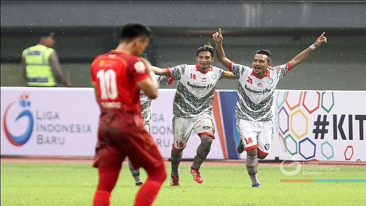 Selebrasi para punggawa Martapura FC ketika menekuk Persis Solo Copyright: Gojek-Traveloka Liga 2