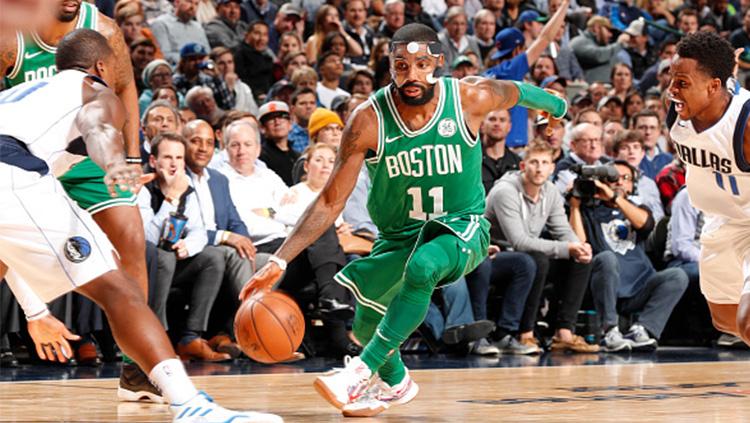 Kyrie Irving saat melawan Dallas Mavericks. Copyright: INDOSPORT