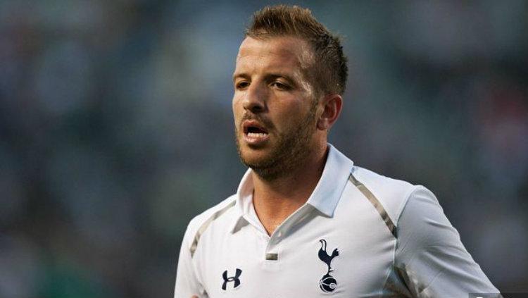 Van Der Vaart sat memperkuat Tottenham Hotspurs Copyright: Reuters