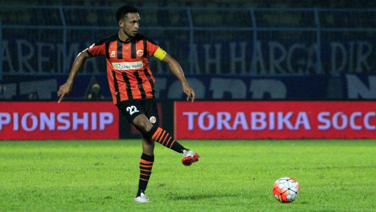 Arthur Bonai saat membela Perseru Serui Copyright: Internet