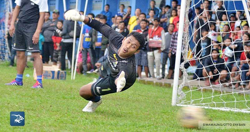 Muhammad Natshir Fadhil, Kiper Persib Bandung Copyright: simamaung.com