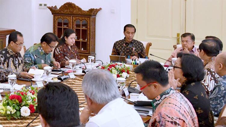 Rapat terbatas yang dilakukan Presiden RI, Joko Widodo untuk membahas progres persiapan Asian Games 2018. Copyright: Twitter/@jokowi