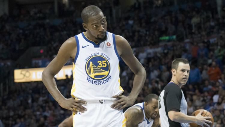 Kevin Durant tak mampu membawa Golden State Warriors menang atas Thunder. Copyright: INDOSPORT