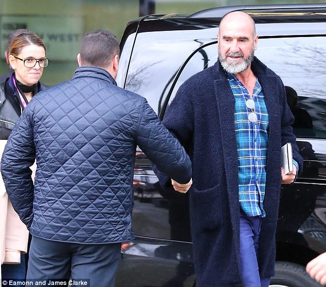 Cantona kembali menggunduli rambutnya. Copyright: -