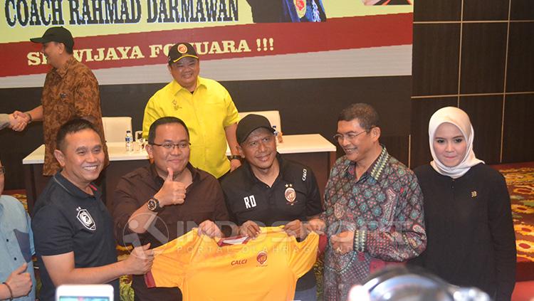 Rahmad Darmawan mulai hari ini resmi jadi pelatih Sriwijaya FC. Copyright: Muhammad Effendi/INDOSPORT