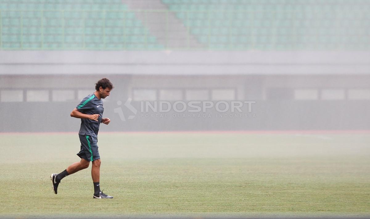 Pelatih Timnas Indonesia, Luis Milla. Copyright: Herry Ibrahim/INDOSPORT