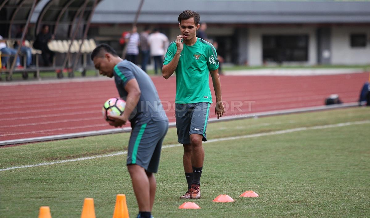 Rezaldi Hehanusa berlatih secara terpisah karena masih cedera.