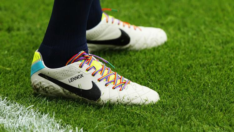 Kampanye LGBT Pakai Tali Sepatu Copyright: INDOSPORT