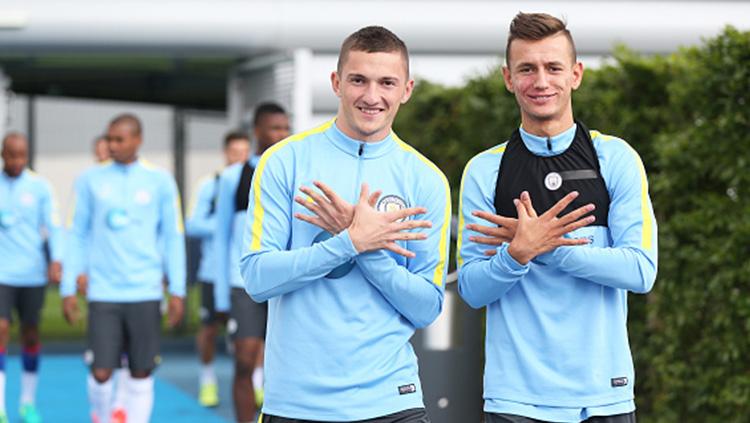 Sinan Bytyqi (kiri), pemain muda Manchester City yang harus pensiun. Copyright: INDOSPORT