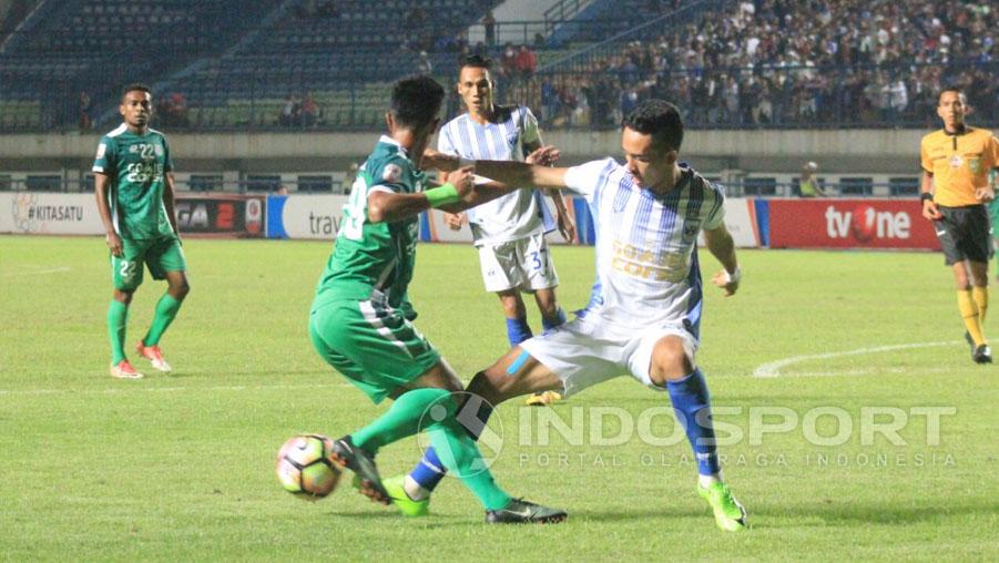 PSMS Medan vs PSIS Semarang Copyright: Arif Rahman/Soicaumienbac.cc