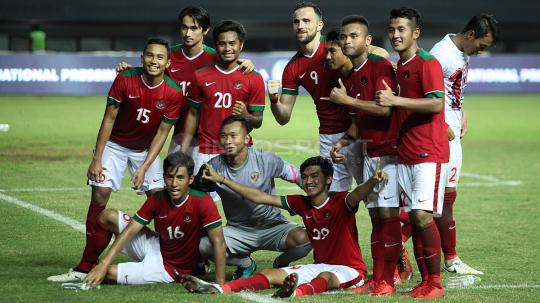 Senyum kemenangan para pemain Timnas Indonesia.