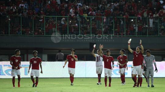 Para pemain Timnas Indonesia usai pertandingan berakhir.