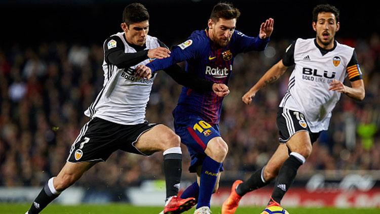 Valencia vs Barcelona. Copyright: INDOSPORT