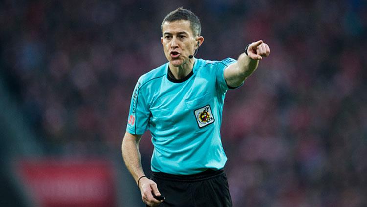 Wasit Ignacio Iglesias Villanueva. Copyright: INDOSPORT