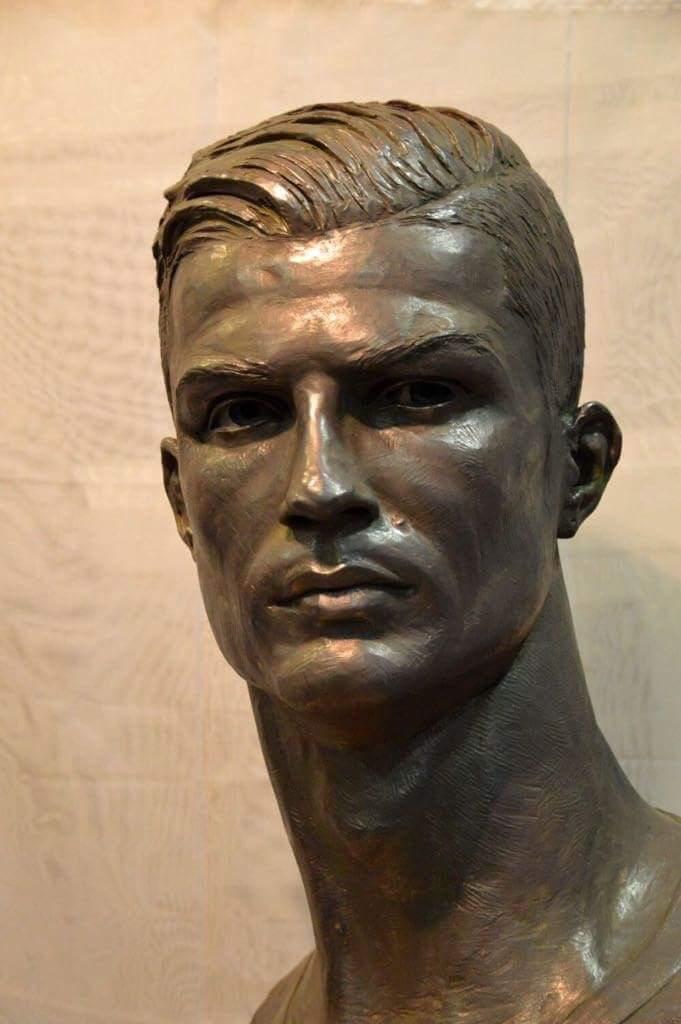 Patung baru Cristiano Ronaldo. Copyright: Istimewa