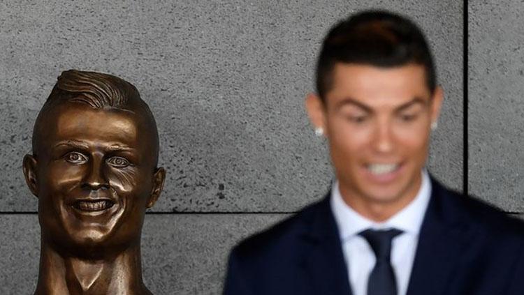 Patung lama Cristiano Ronaldo. - INDOSPORT