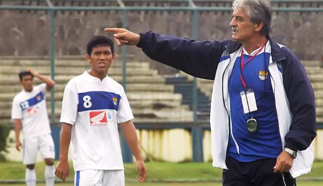Mantan pelatih Persib Jovo Cuckovic (2010) Copyright: INTERNET