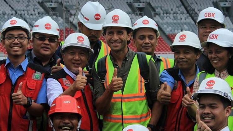 Luis Milla mengunjungi Stadion Gelora Bung Karno. Copyright: Instagram@pssi__fai