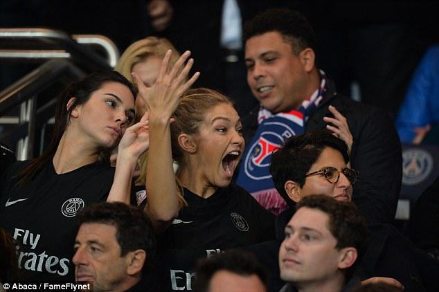 Kendall Jenner dan Gigi Hadid nonton PSG main Copyright: Daily Mail